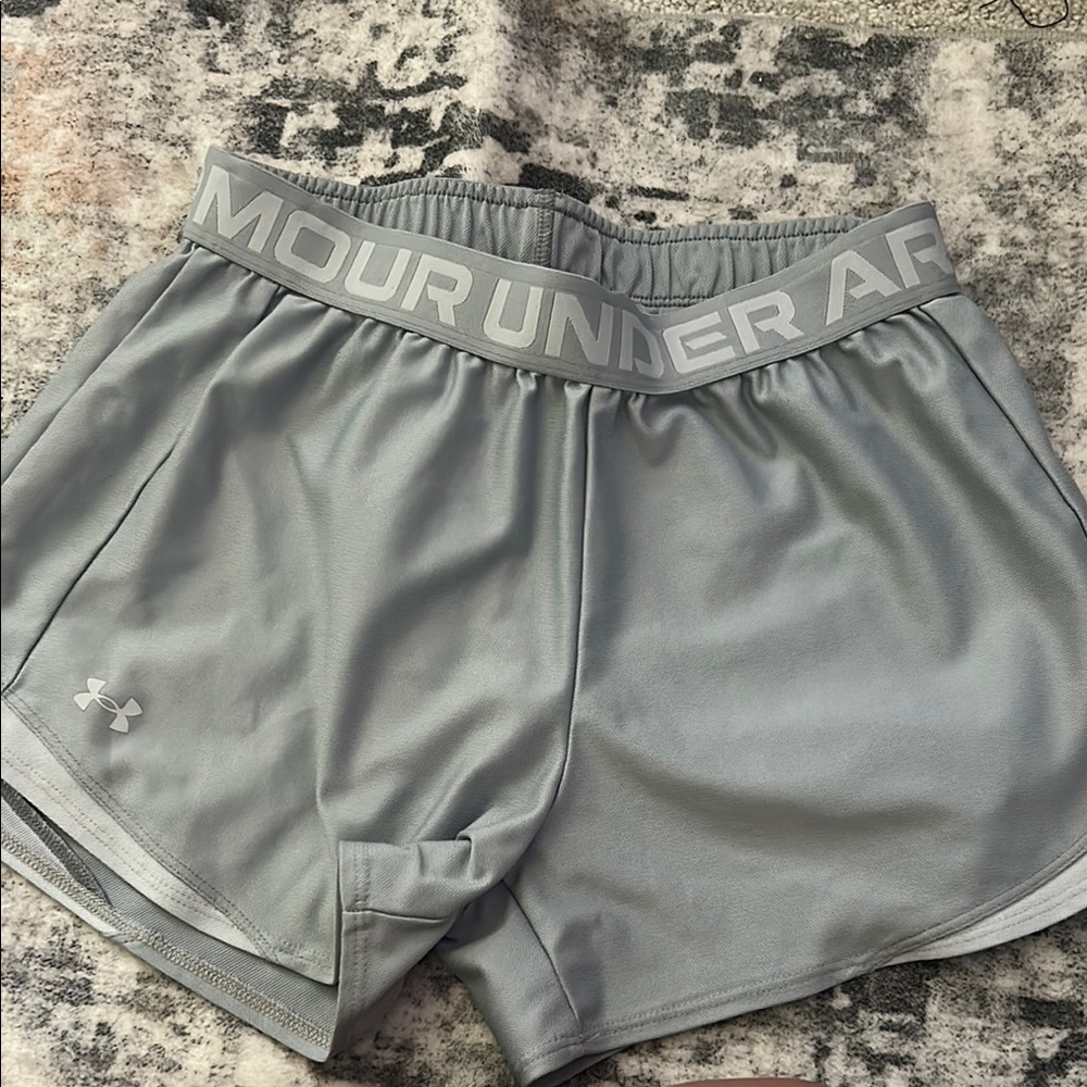 Under Armour Gray Athletic Shorts Moisture-Wicking Elastic Waist